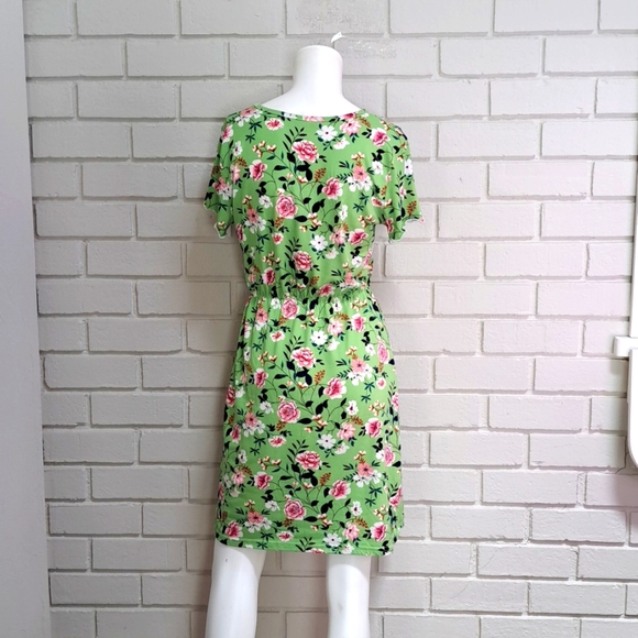 Davina Vibrant Green Floral V- Neck Short Sleeve Dress. Size Large NWOT - Picture 5 of 8